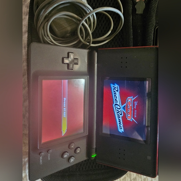 Nintendo DS Lite - Picture 3 of 3